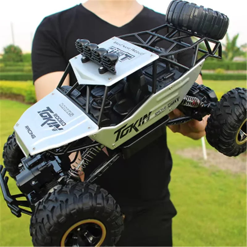 Xingyuchuanqi Remote Control Off Road Truck With LED Lights