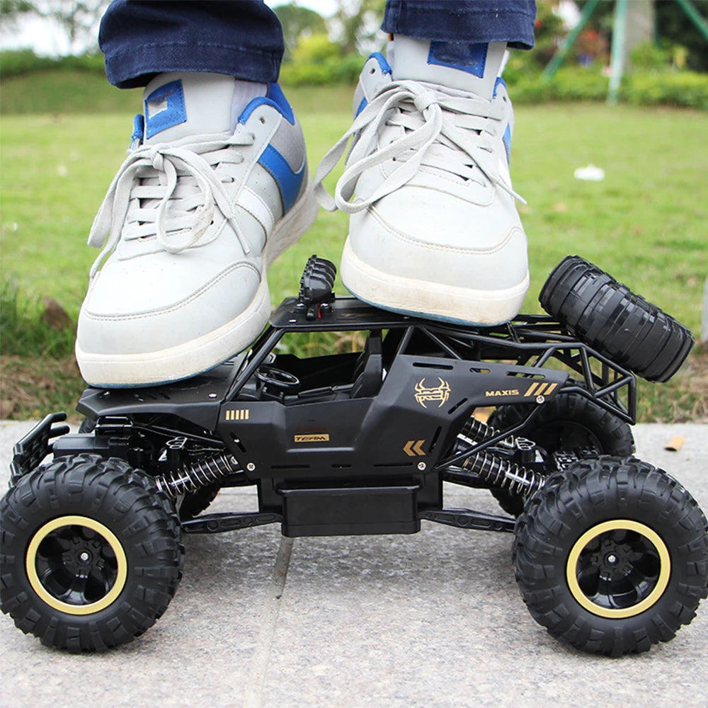 Xingyuchuanqi Remote Control Off Road Truck With LED Lights